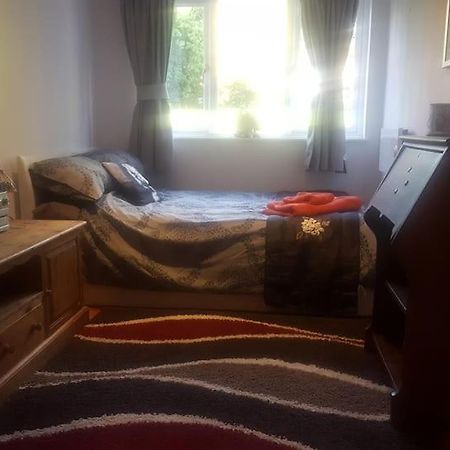 Stayinwoking At 30 Woodlands Horsell Dış mekan fotoğraf