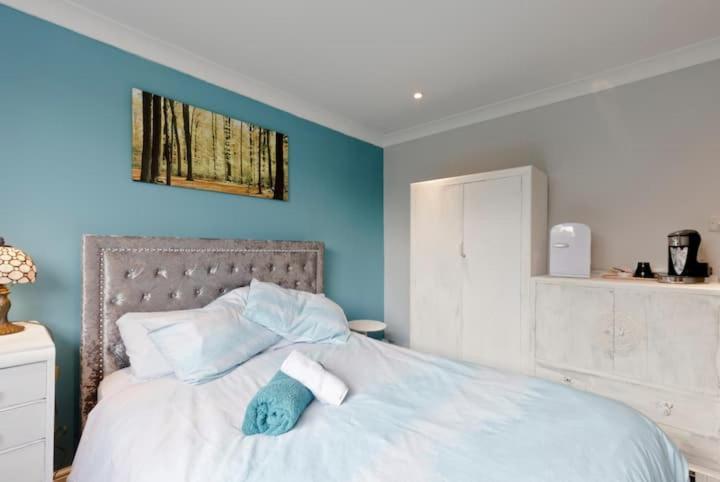 Stayinwoking At 30 Woodlands Horsell Dış mekan fotoğraf
