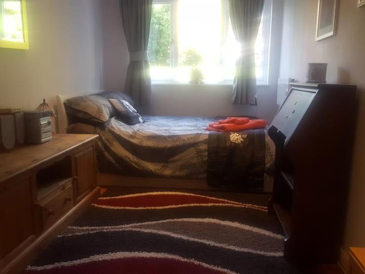 Stayinwoking At 30 Woodlands Horsell Dış mekan fotoğraf