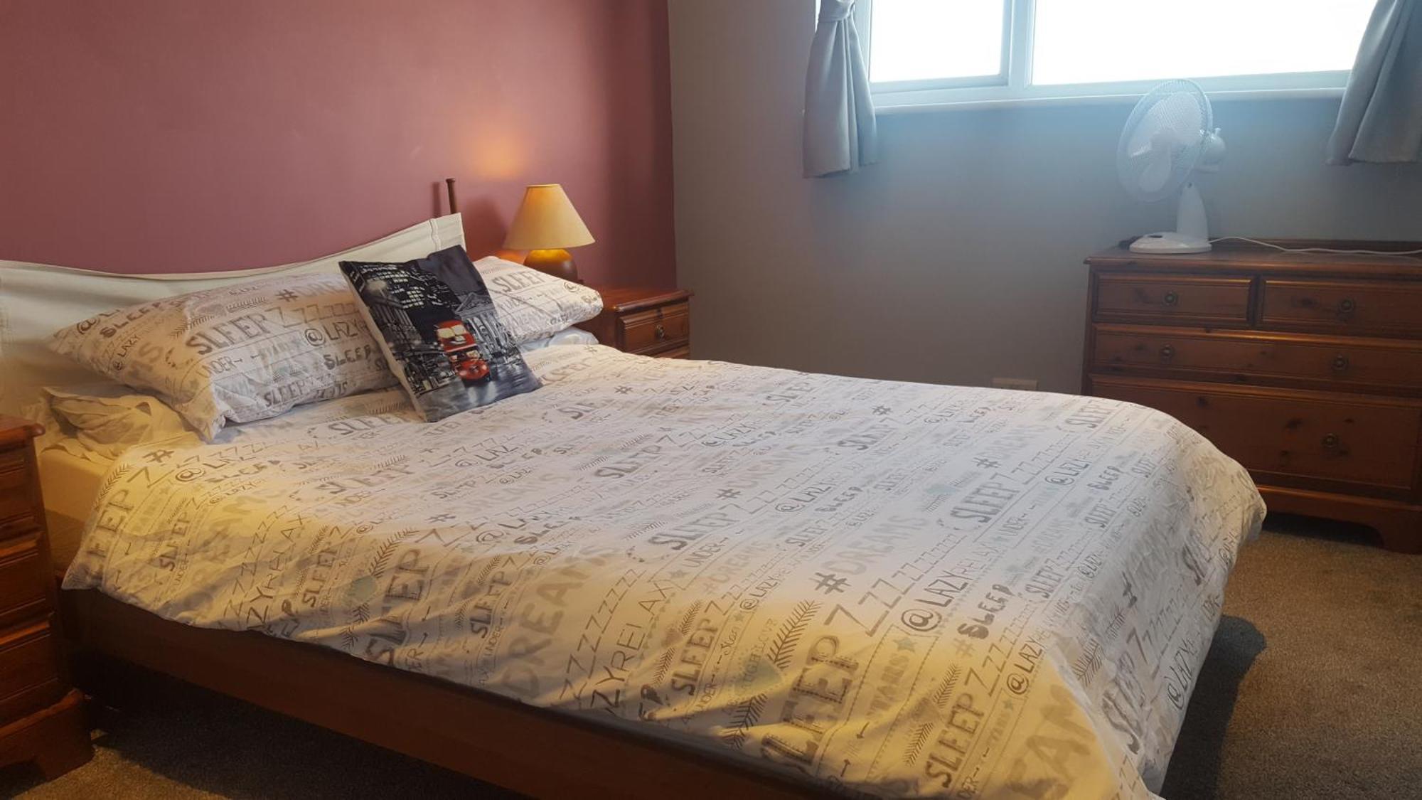 Stayinwoking At 30 Woodlands Horsell Dış mekan fotoğraf